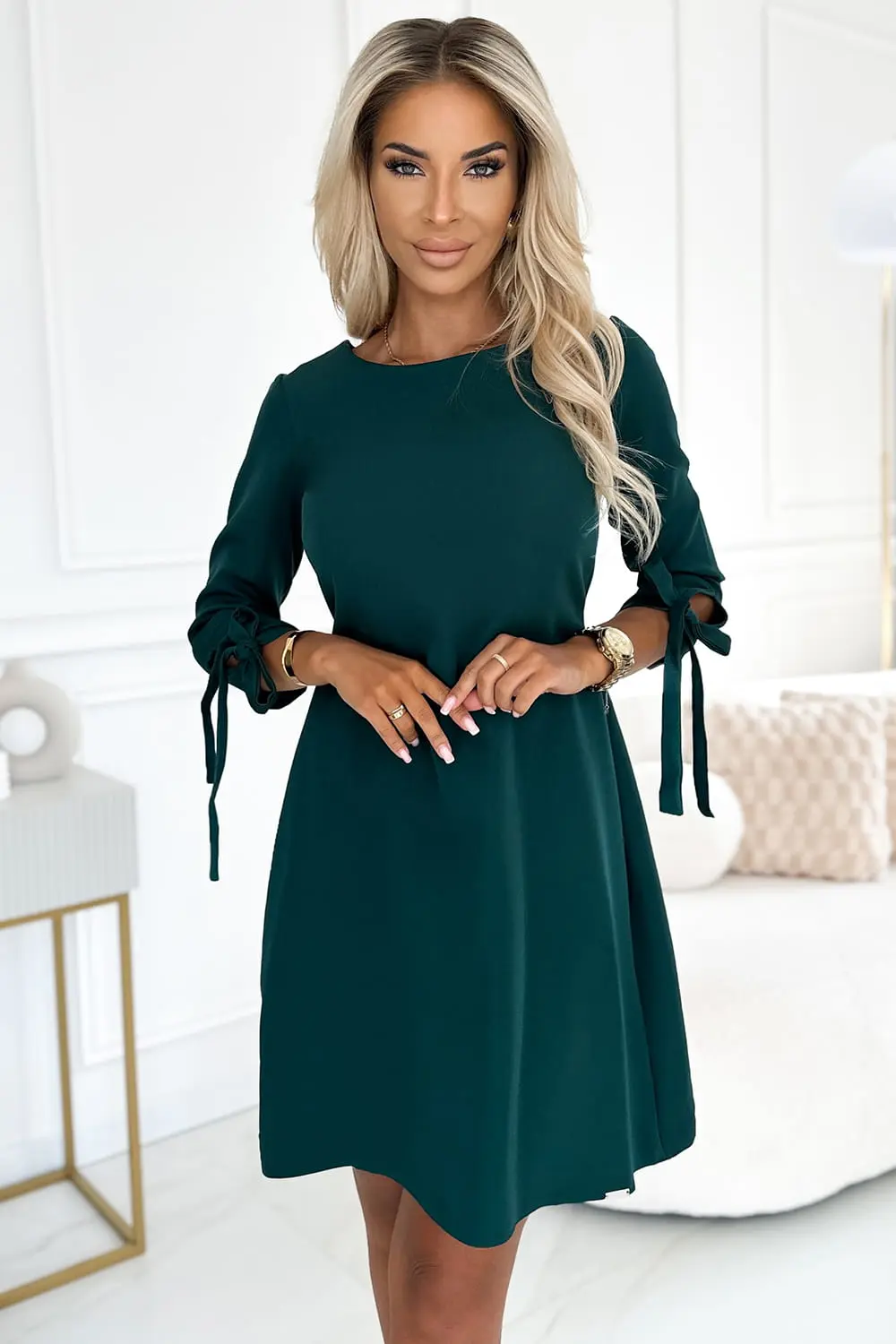 Elegancka sukienka trapezowa z kokardkami na rękawkach i wiązaniem w pasie Zielona